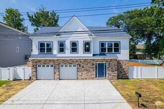 Building Photo - 720 8th St