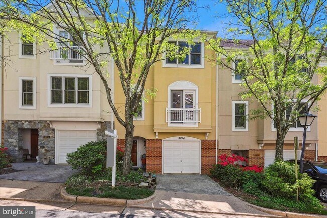Foto del edificio - 3814 Woodlawn Ct