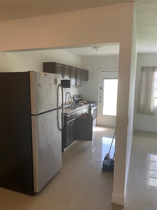 Building Photo - 51 NE 204th St