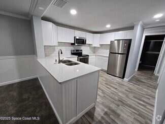 Building Photo - 1700 Bottlebrush Dr