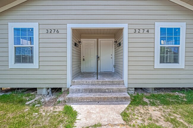 Building Photo - 3270 Reeves St