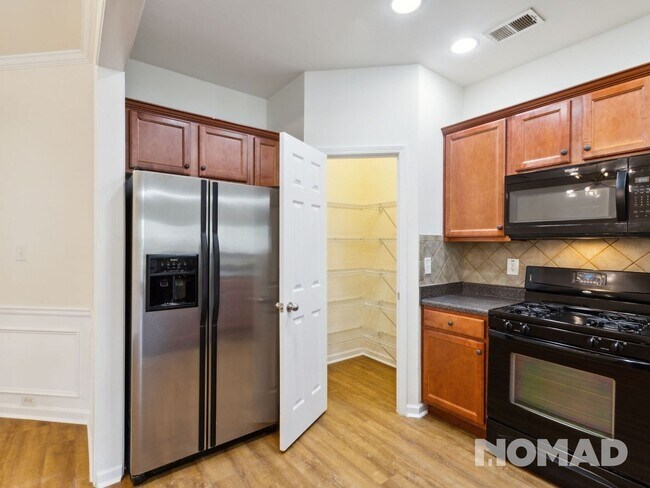 Foto del edificio - 3 Bedroom, 2.5 bathroom (with summer move ...