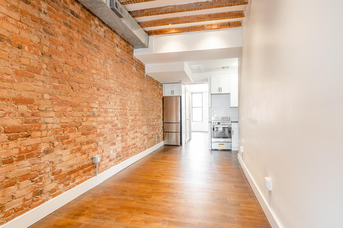Primary Photo - 7 Ridgewood Pl