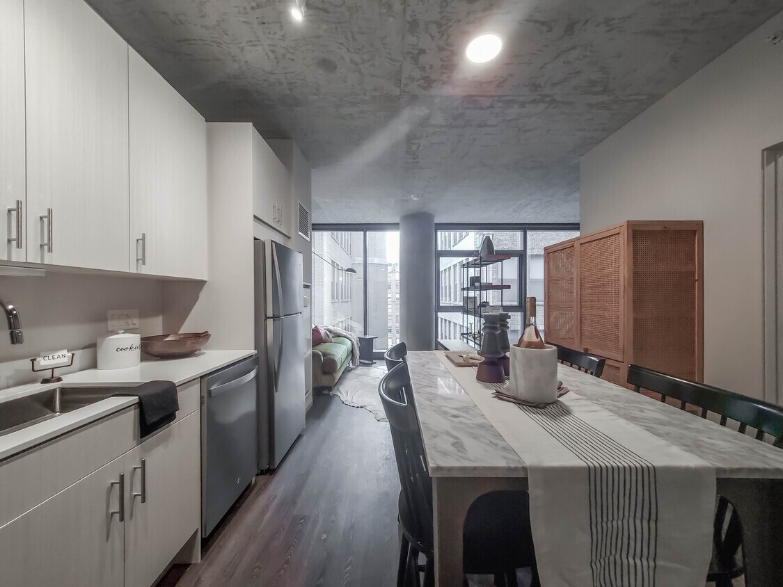 Foto principal - 720 S Clark St
