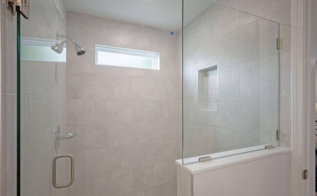 Foto del edificio - 8034 Macinnes Dr