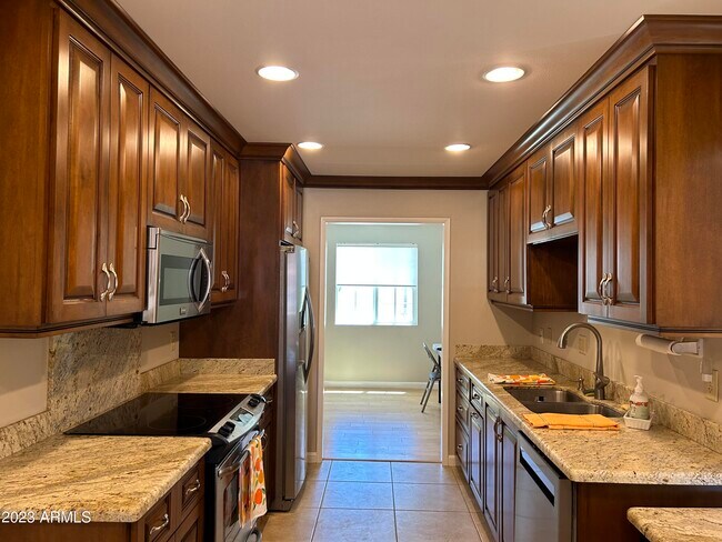 Building Photo - 6229 E Catalina Dr