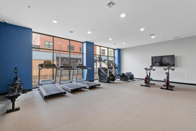 Foto del edificio - 250 Ave E