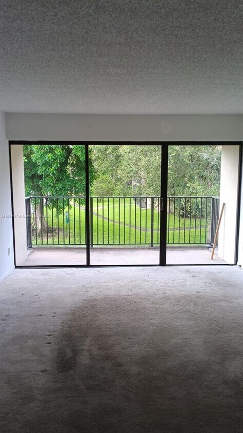 Foto principal - 5835 Washington St