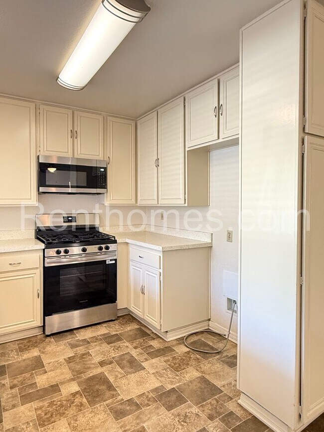 Foto del edificio - 1553 Palomar Dr