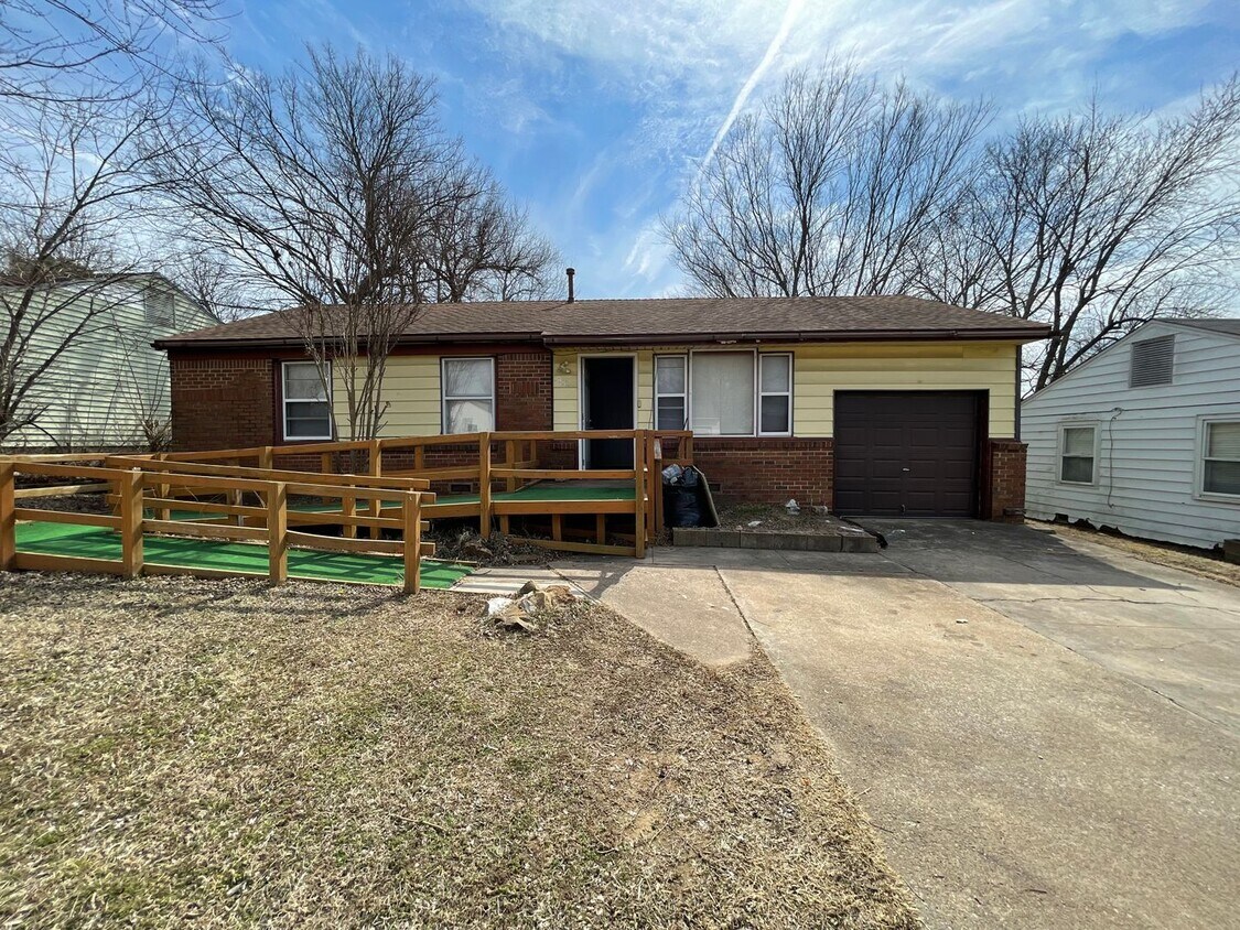 Primary Photo - Charming West Tulsa 3 Bed 1.5 Bath House