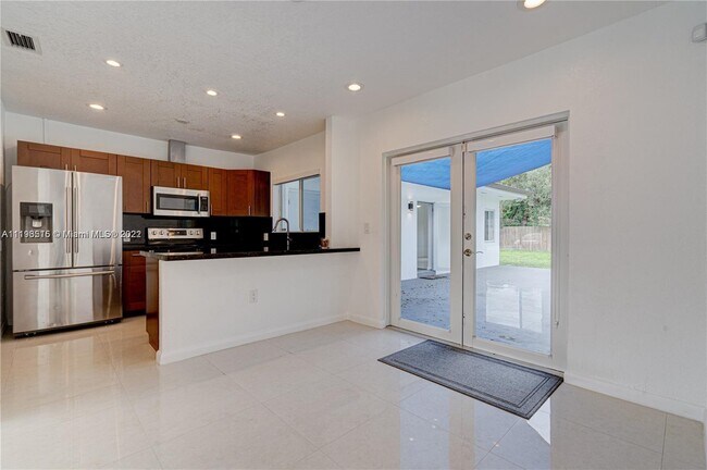 Foto del edificio - 521 NE 134th St