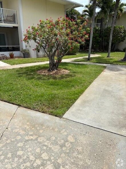 Building Photo - 805 Hummingbird Way