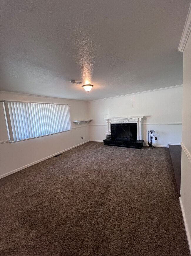 Building Photo - 209 Simone Ave