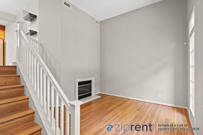 Building Photo - 875 Georgetown Pl
