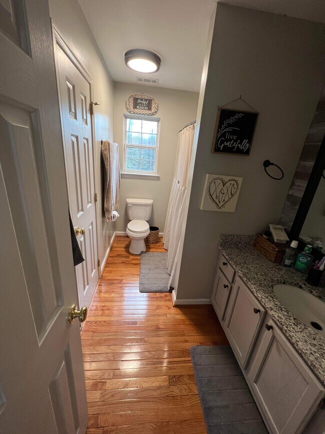 Foto del edificio - 8443 Kitchener Dr