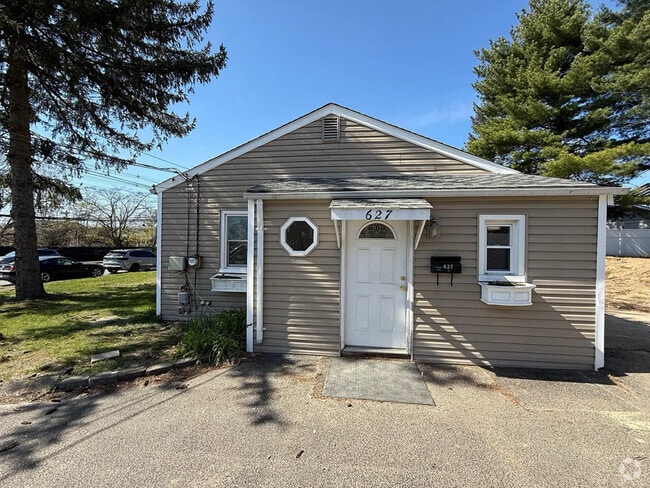 Building Photo - 627 Mola Blvd