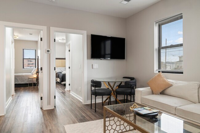Foto del edificio - 1815 Logan Ave