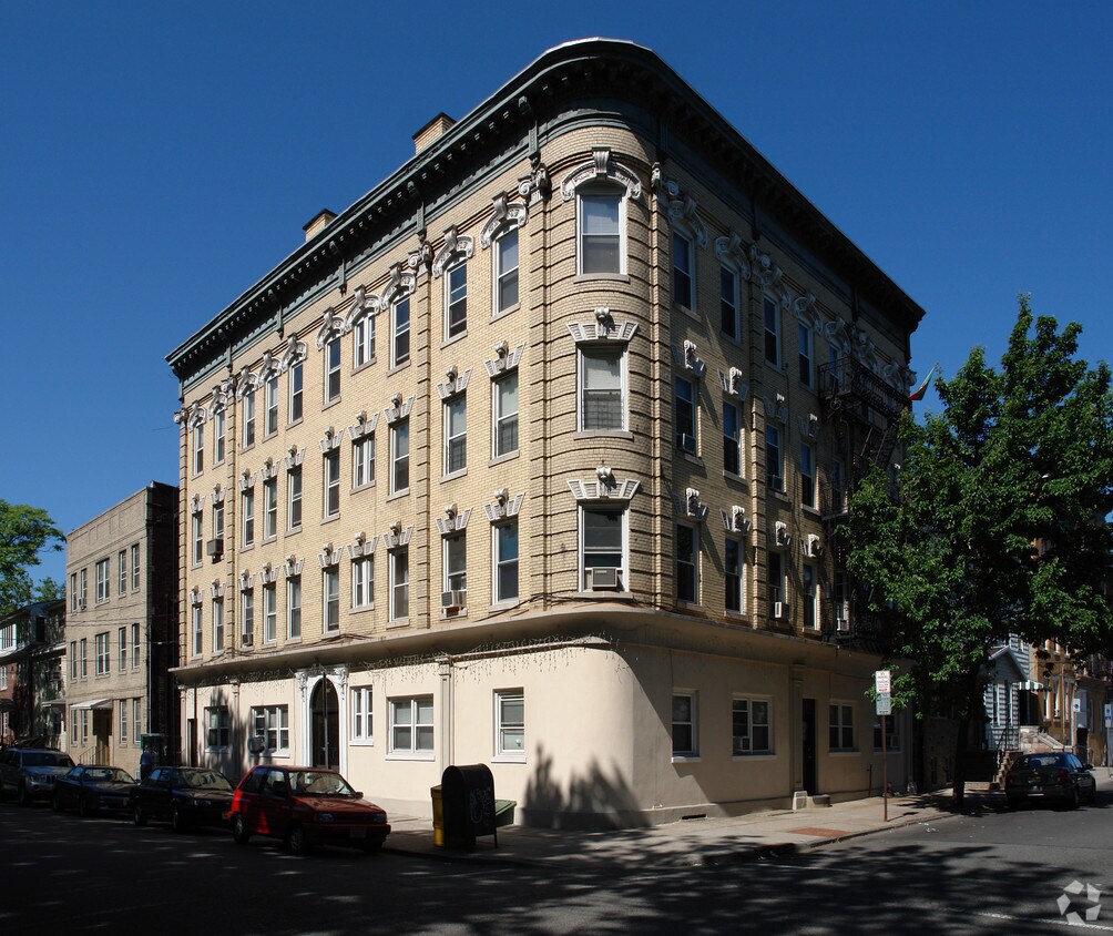 Primary Photo - 219-223 Adams St