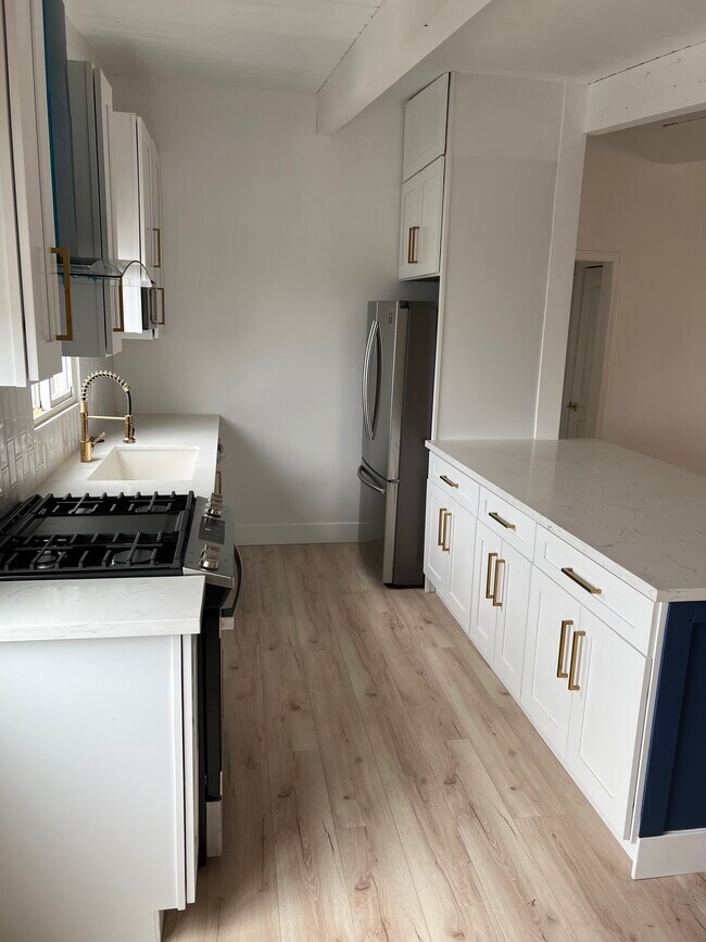 New kitchen - 225 10th Plz