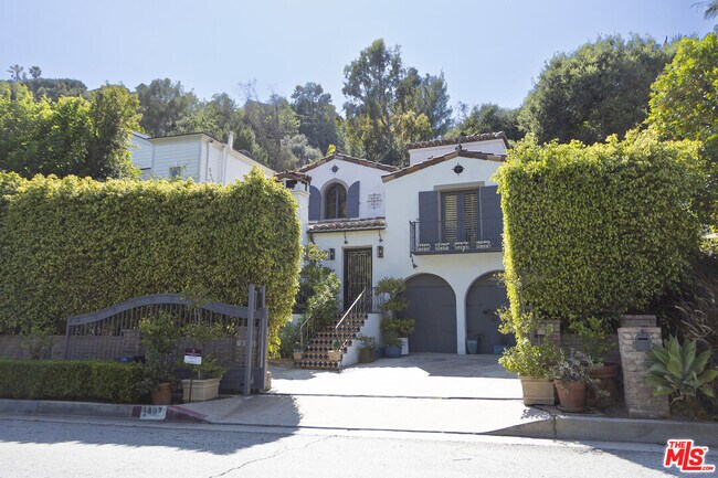 Foto del edificio - 1407 N Beverly Dr