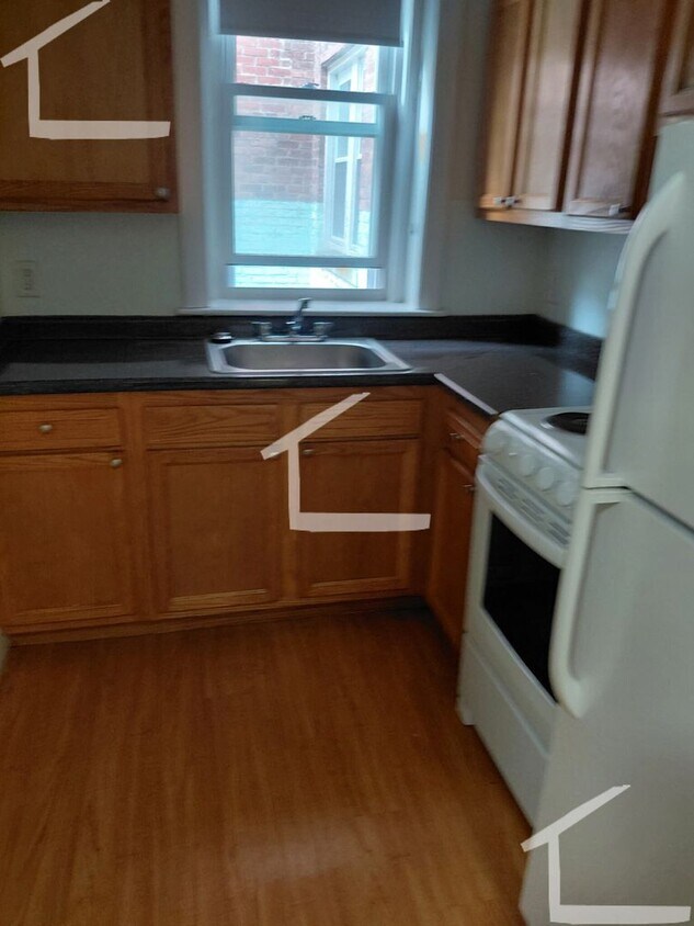 Foto principal - Nicely renovated 2 bed 2 bath unit near th...