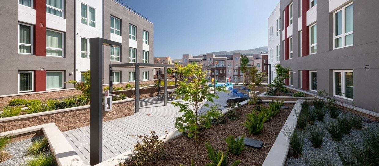 Courtyard - Reilly Station