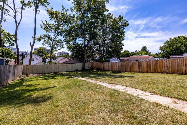Building Photo - 2621 Marsh Ave