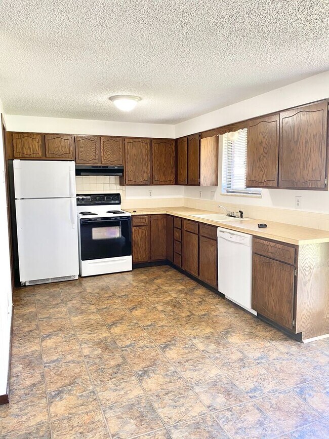 Building Photo - 3208-3210 White Elm Court