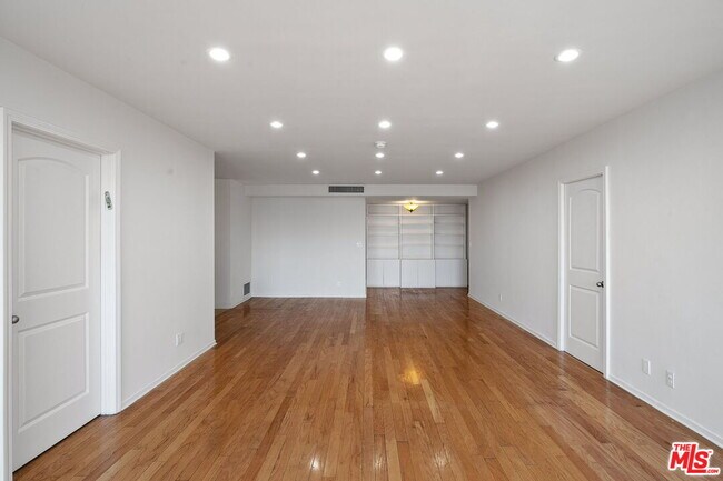 Foto del edificio - 865 Comstock Ave