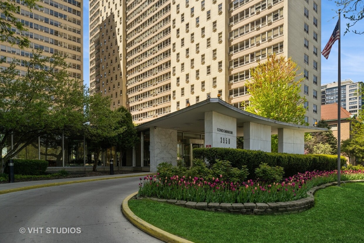 Primary Photo - 3950 N Lake Shore Dr