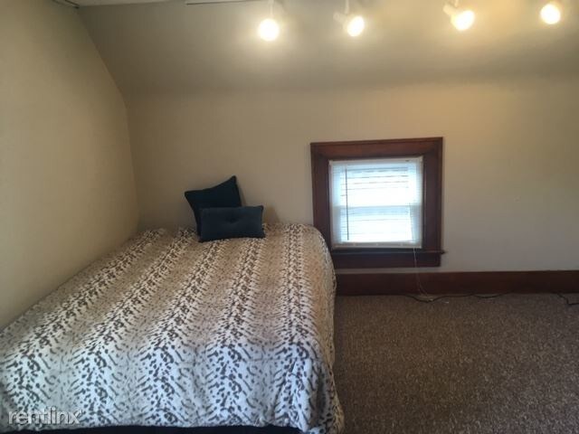 Foto del edificio - 6 br, 2.5 bath House - 712 S Division St