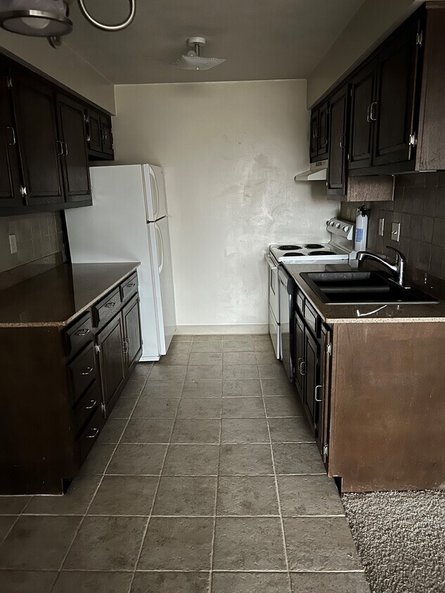 1614 N Parkway Dr Unit 1, Pekin, IL 61554 Apartments in Pekin, IL