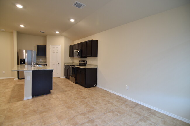 Foto del edificio - 6103 Sally Ride Ln