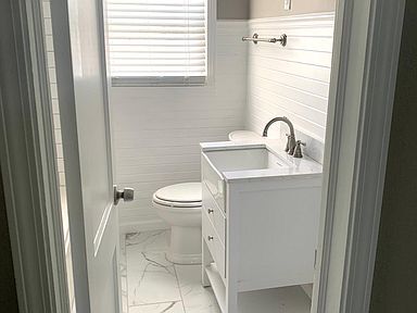 Building Photo - Completely renovated and modern home