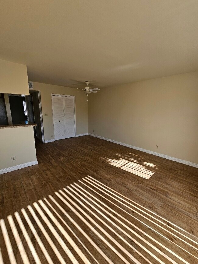Building Photo - 11038 Arminta St