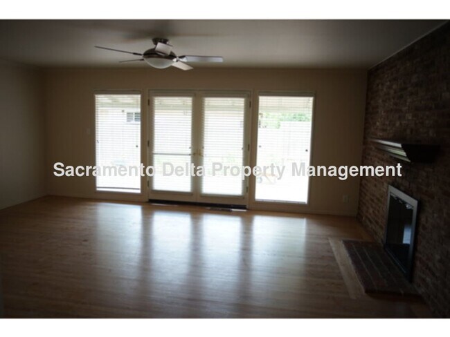 Foto del edificio - Adorable mid-century 3 bedroom, 1.5 bath home