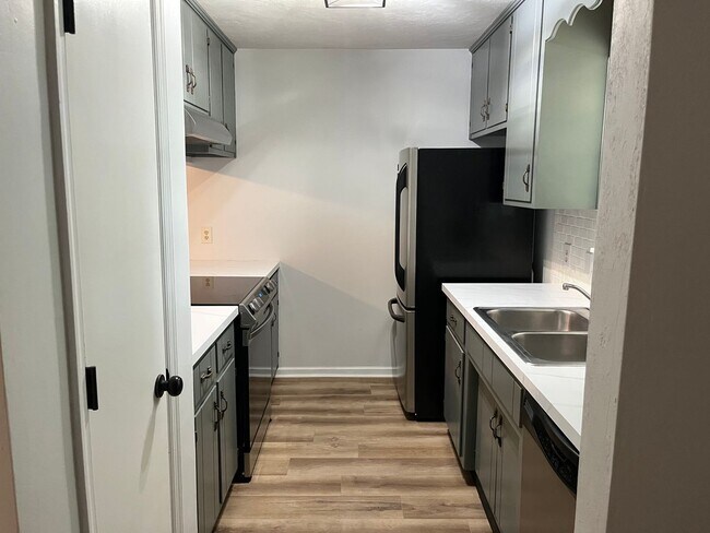 Foto del edificio - Recently Updated 2/1 Townhome off Mahan