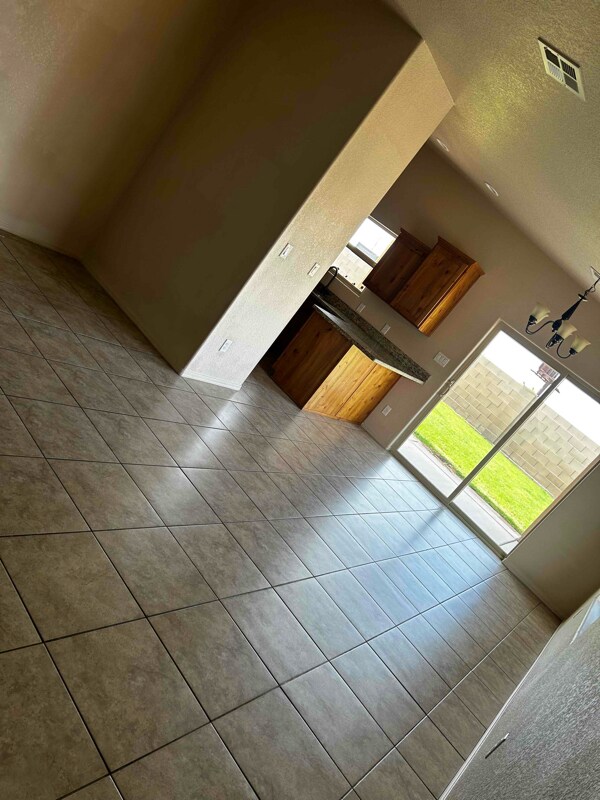 Foto del edificio - 10142 E 33rd St
