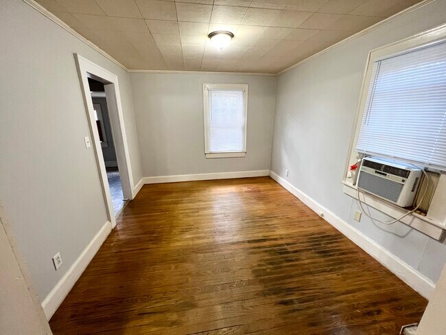 Comedor - 806 E 9th St