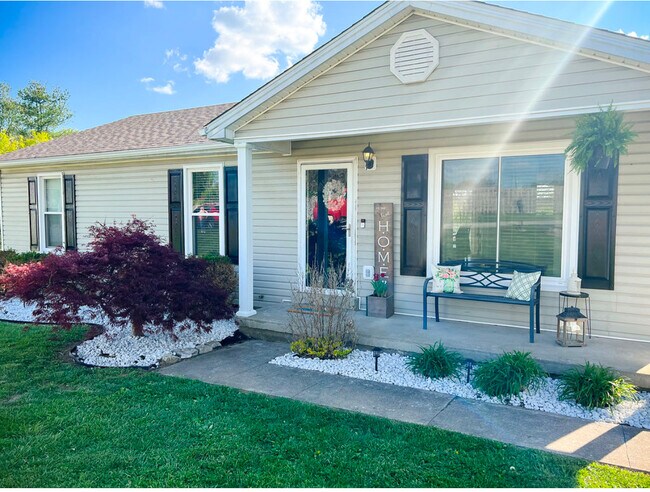 Foto del edificio - 1003 Ravenwood Dr