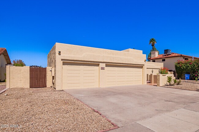 Building Photo - 16220 N 40th Ln