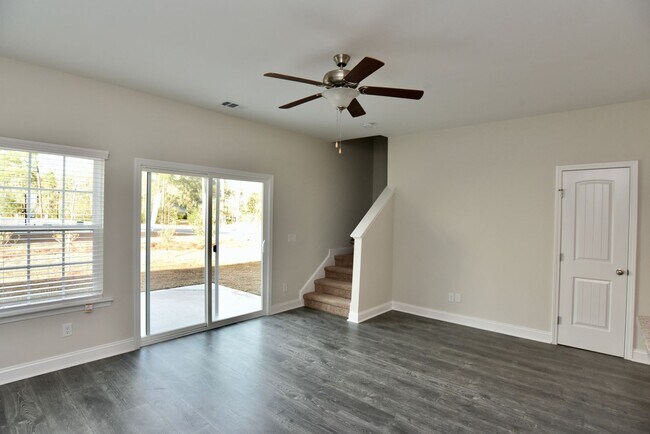 Building Photo - 3 Bedroom 2 1/2 Bath Townhome In Richmond Hill