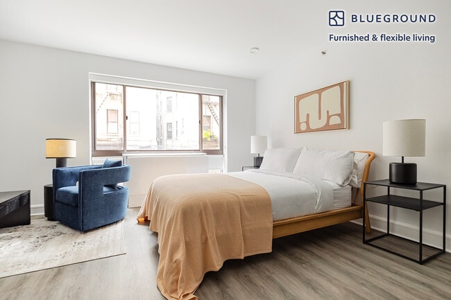 Foto del edificio - 311 W 50th St