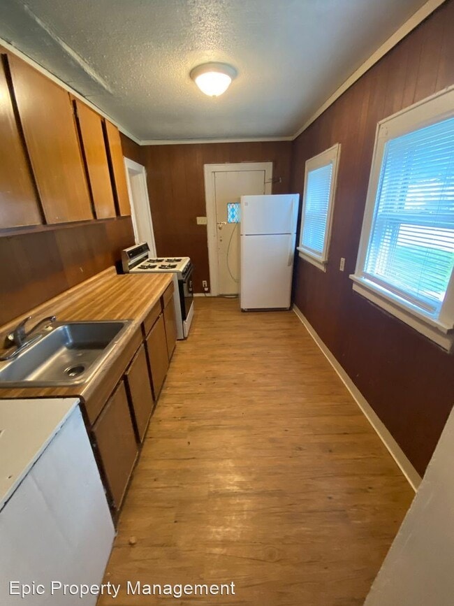 Building Photo - 2 br, 1 bath House - 1003 SE 26th St