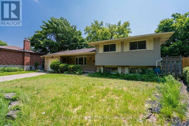 Building Photo - 285 Thorncrest Dr
