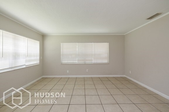 Building Photo - NOW AVAILABLE! 1421 Ne 17Th Ave, Gainesvil...