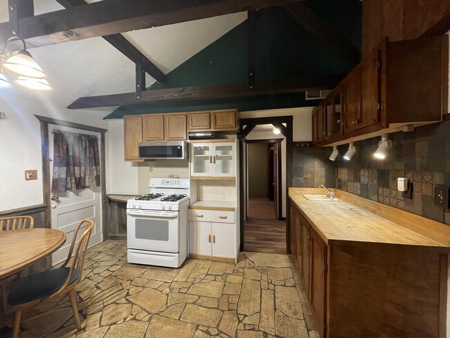 Kitchen - dif. angle - 215 N 3700 E