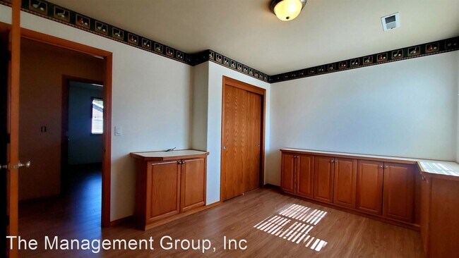 Foto del edificio - 4 br, 2.5 bath House - 5615 NE 51st Court