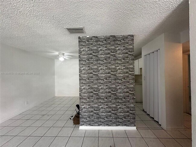 Foto del edificio - 5313 NW 23rd St