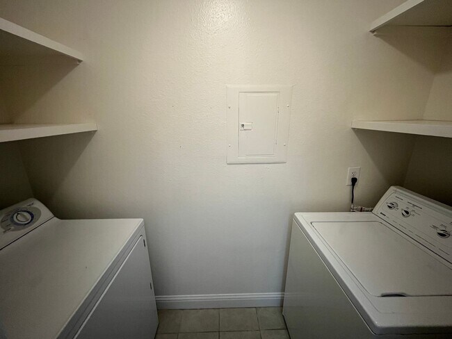 Foto del edificio - 2 Bedroom 1 Bathroom South Reno Condo